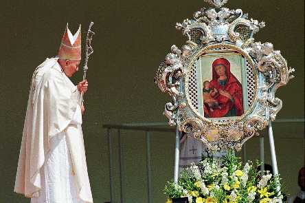 Św. Jan Paweł II przed ikoną MB Łaskawej z Krzeszowa, Legnica, 2 czerwca 1997 r.